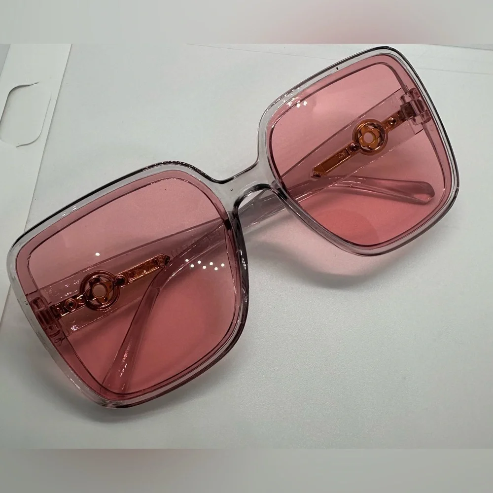 Oversized Square Sunglasses Gray Frame Pink Lens Gold DetailTrendy Fashion UV400